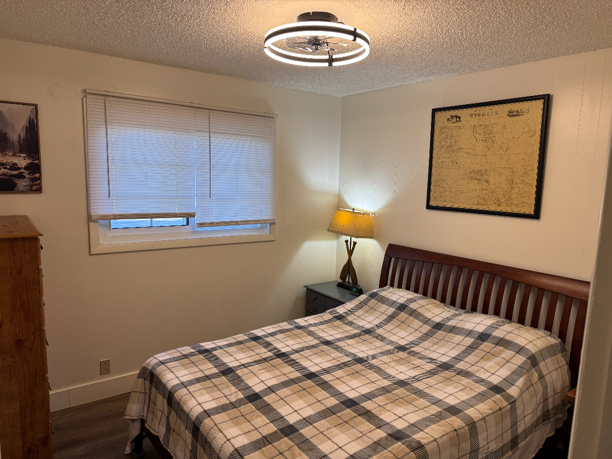 Modern Comfort in Laramie - Bright 2-Bed Apartment with Deck, Full Kitchen, and All Utilities Includ - Photo 5