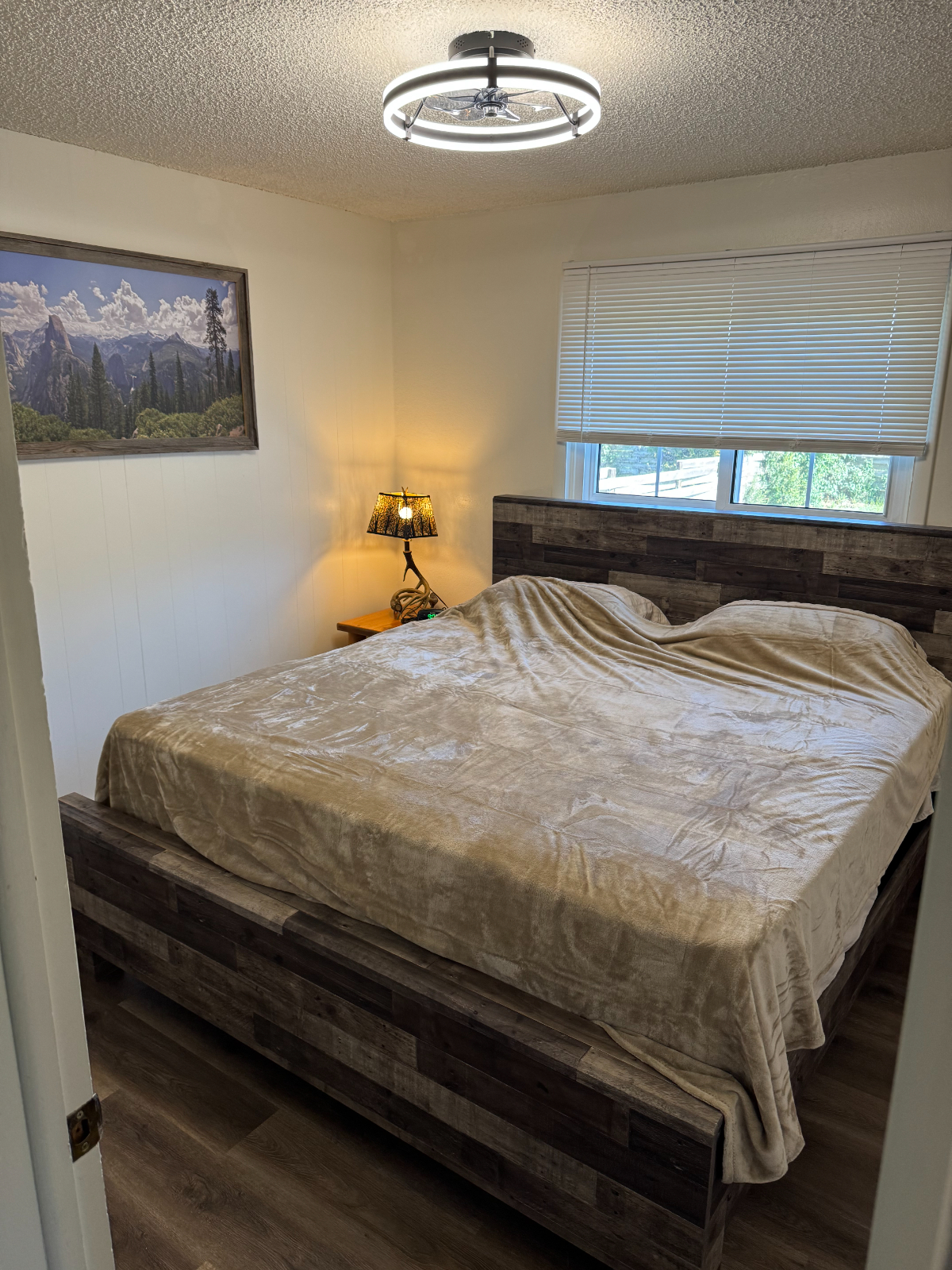 Modern Comfort in Laramie - Bright 2-Bed Apartment with Deck, Full Kitchen, and All Utilities Includ - Photo 6