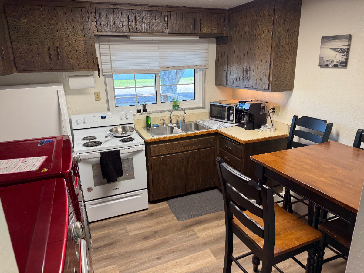Modern Comfort in Laramie - Bright 2-Bed Apartment with Deck, Full Kitchen, and All Utilities Includ - Photo 2