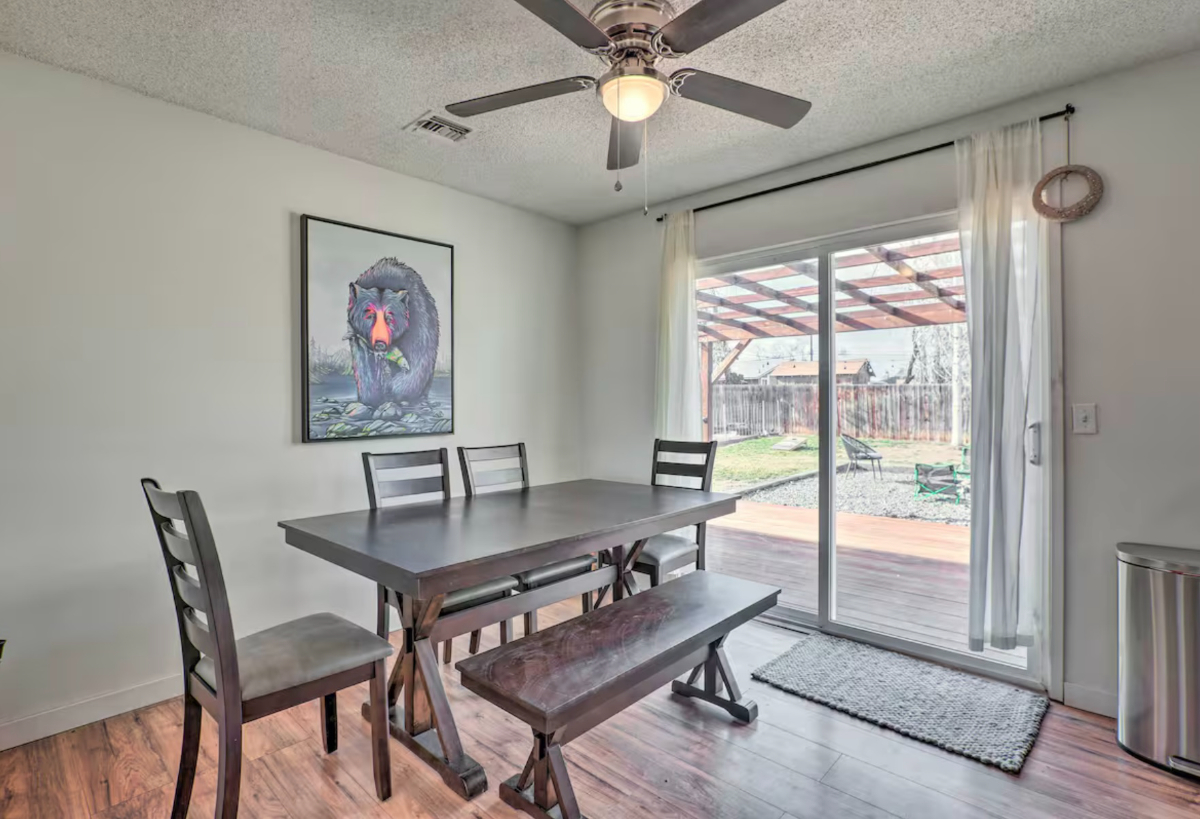 Quiet Redmond Home on 1/2 acre 3 Bed 2 Bath - Photo 4