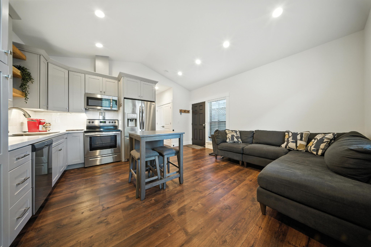 Furnished 1bedroom detached ADU - Photo 1