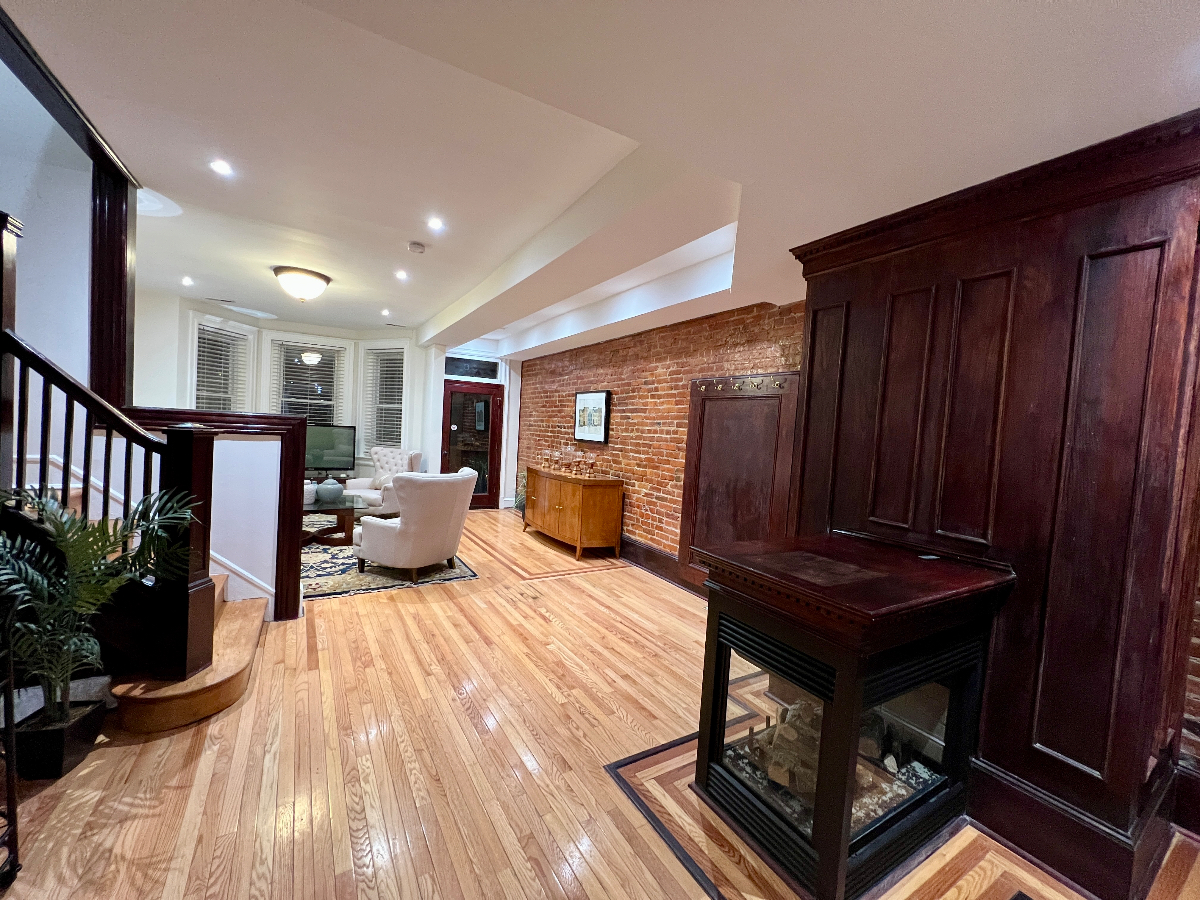 Stylish Bloomingdale Row Home - Photo 4