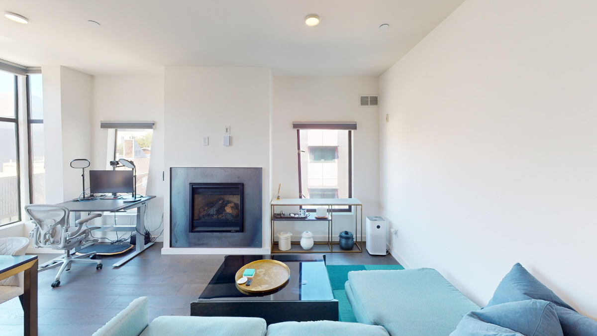 Upgraded and Modern 1 Bedroom SOMA condo - Photo 1