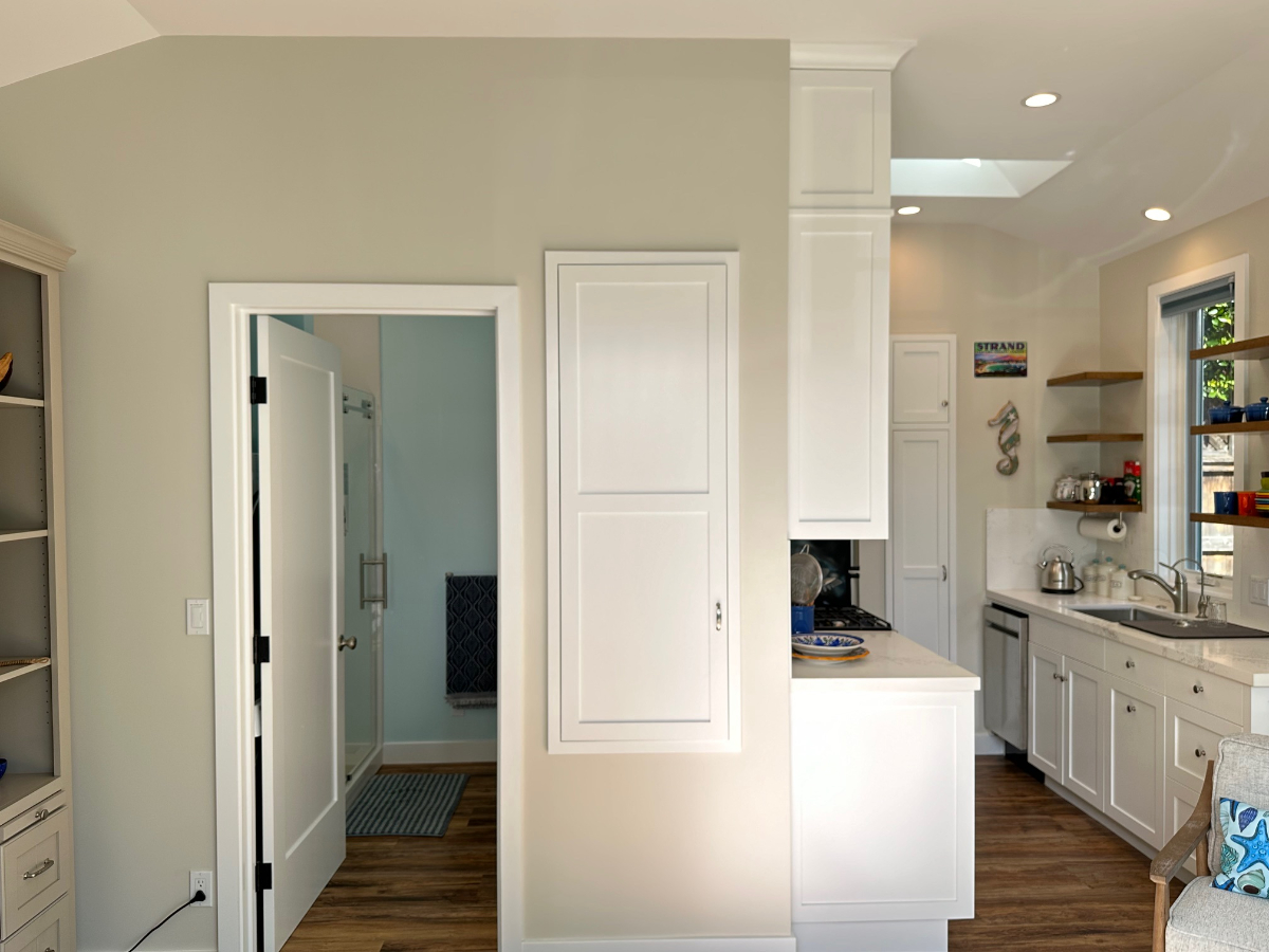 Charming Coastal Cottage in Midtown - Photo 2