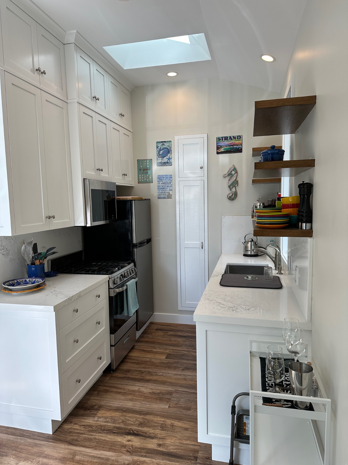 Charming Coastal Cottage in Midtown - Photo 3