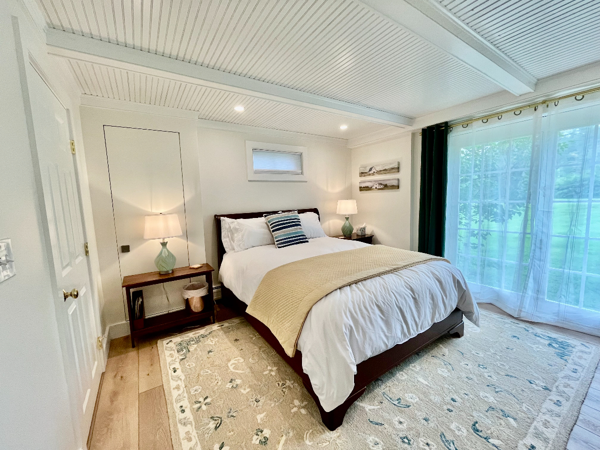 Spacious One Bedroom - Photo 2