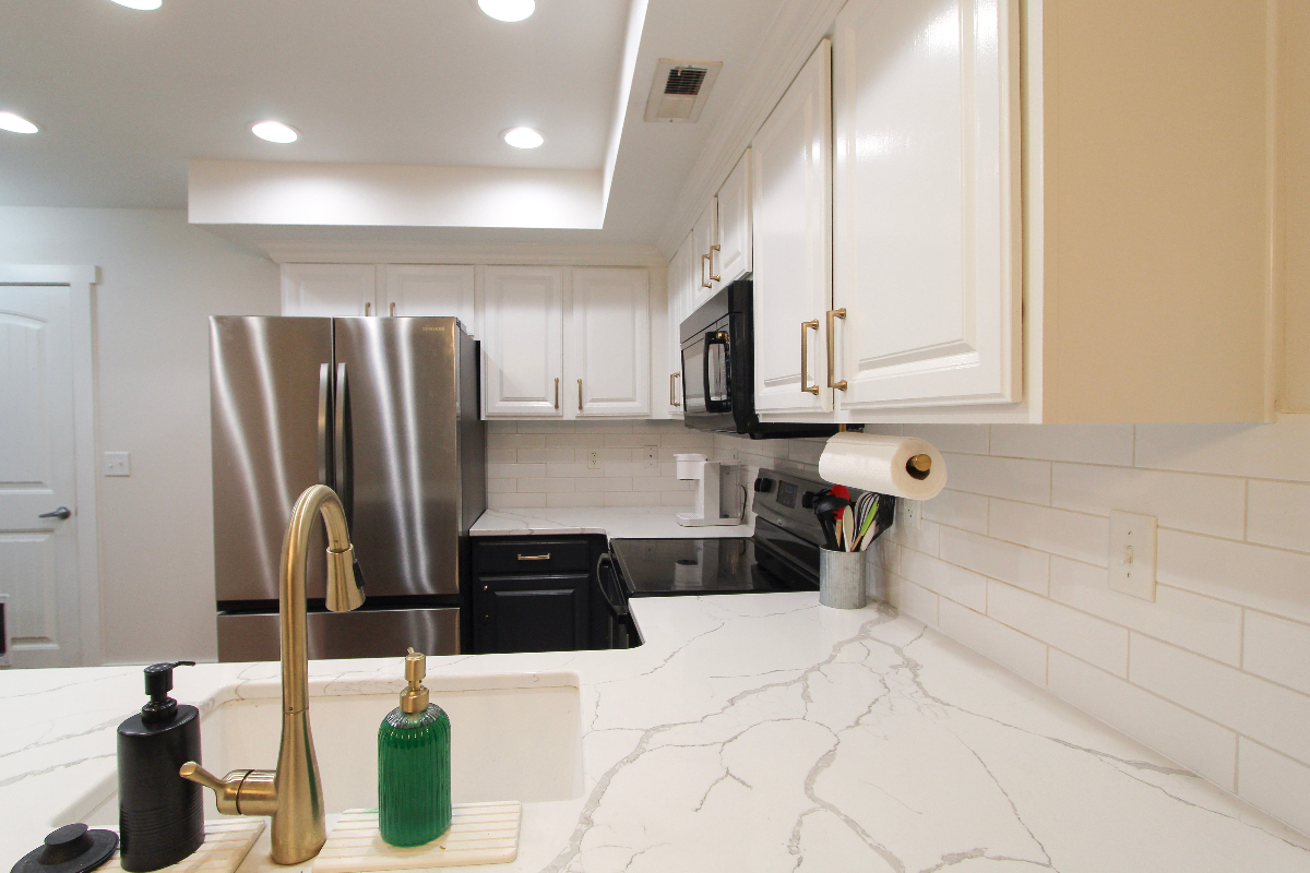 Fully Furnished, Updated, All-Inclusive 2BR -- Ideal for Professionals - Photo 2