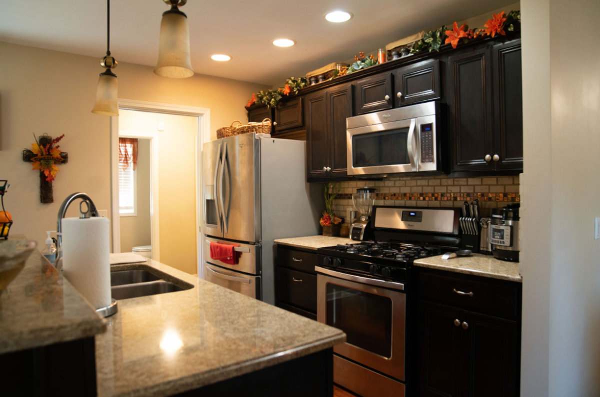 Stunning  3-Bed Home with Prime Amenities and Great location - Near Hospitals - Photo 7