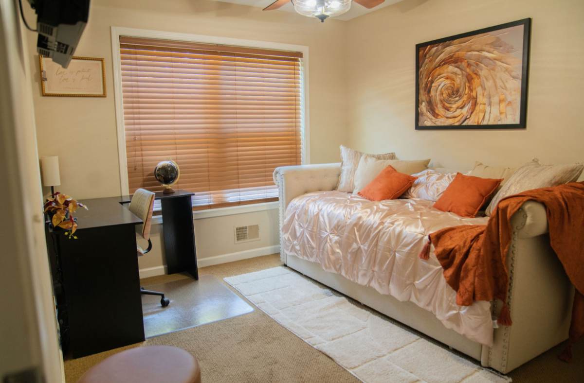 Stunning  3-Bed Home with Prime Amenities and Great location - Near Hospitals - Photo 10