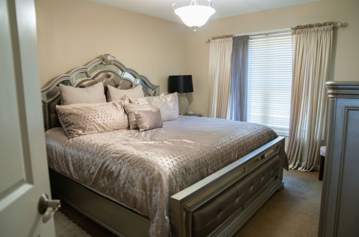 Stunning  3-Bed Home with Prime Amenities and Great location - Near Hospitals - Photo 12