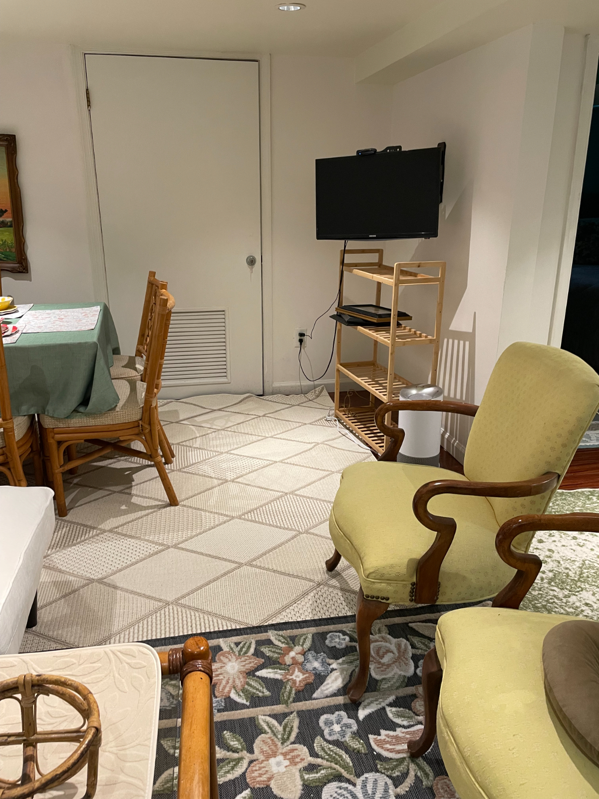 PARADISE BASEMENT APARTMENT - Photo 3