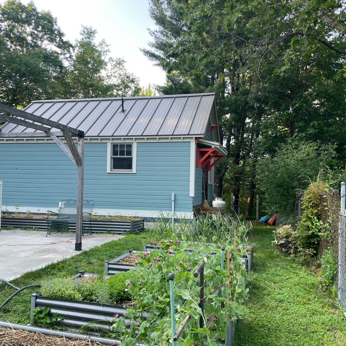 Cottage Convenient to Brattleboro Memorial Hospital. - Photo 2