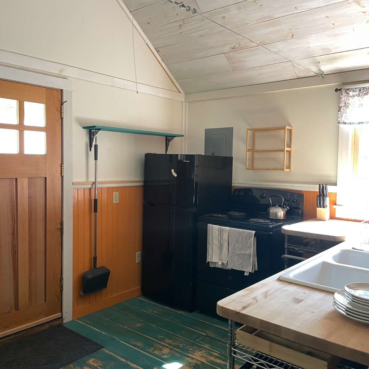 Cottage Convenient to Brattleboro Memorial Hospital. - Photo 6