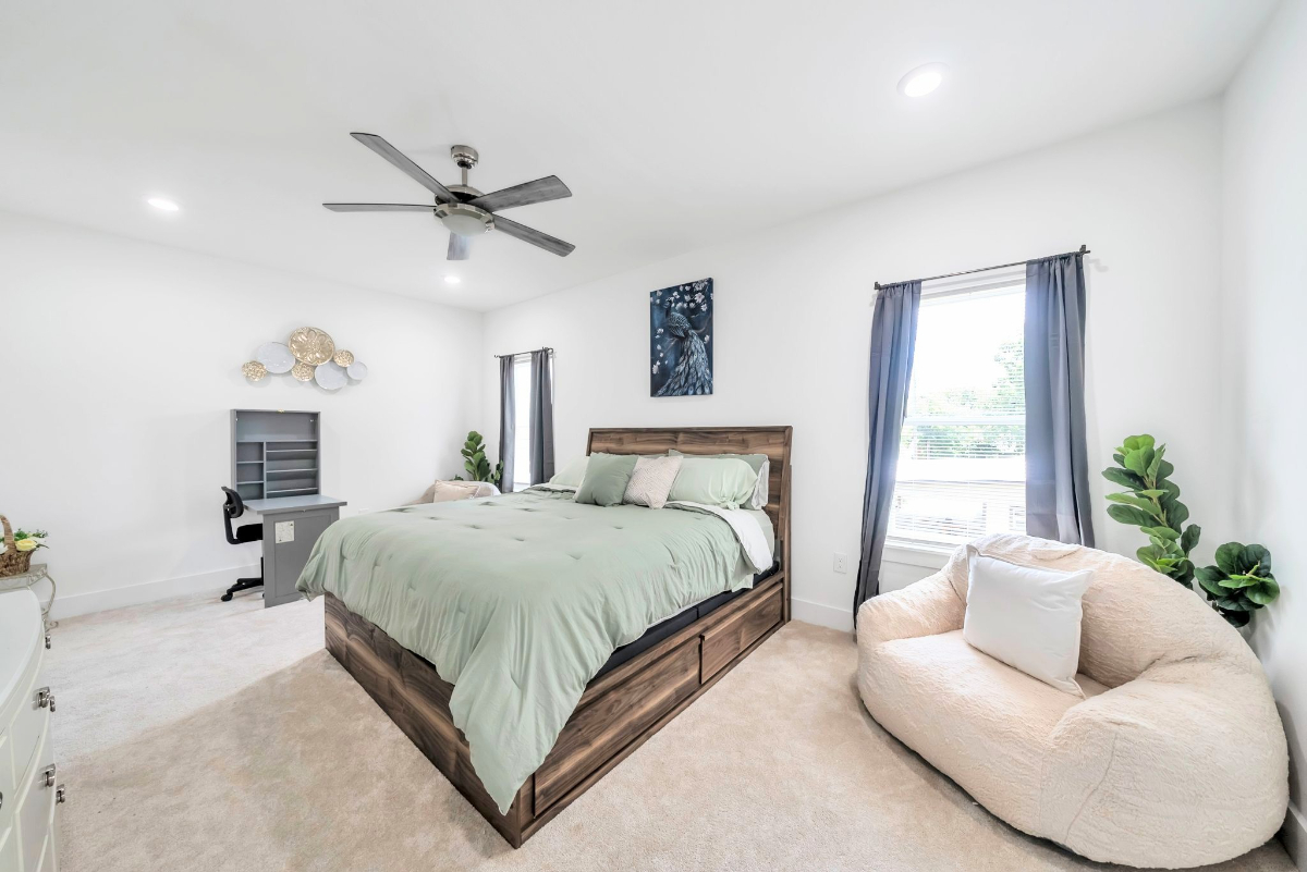 Luxury Private Room A, Minutes from Downtown...