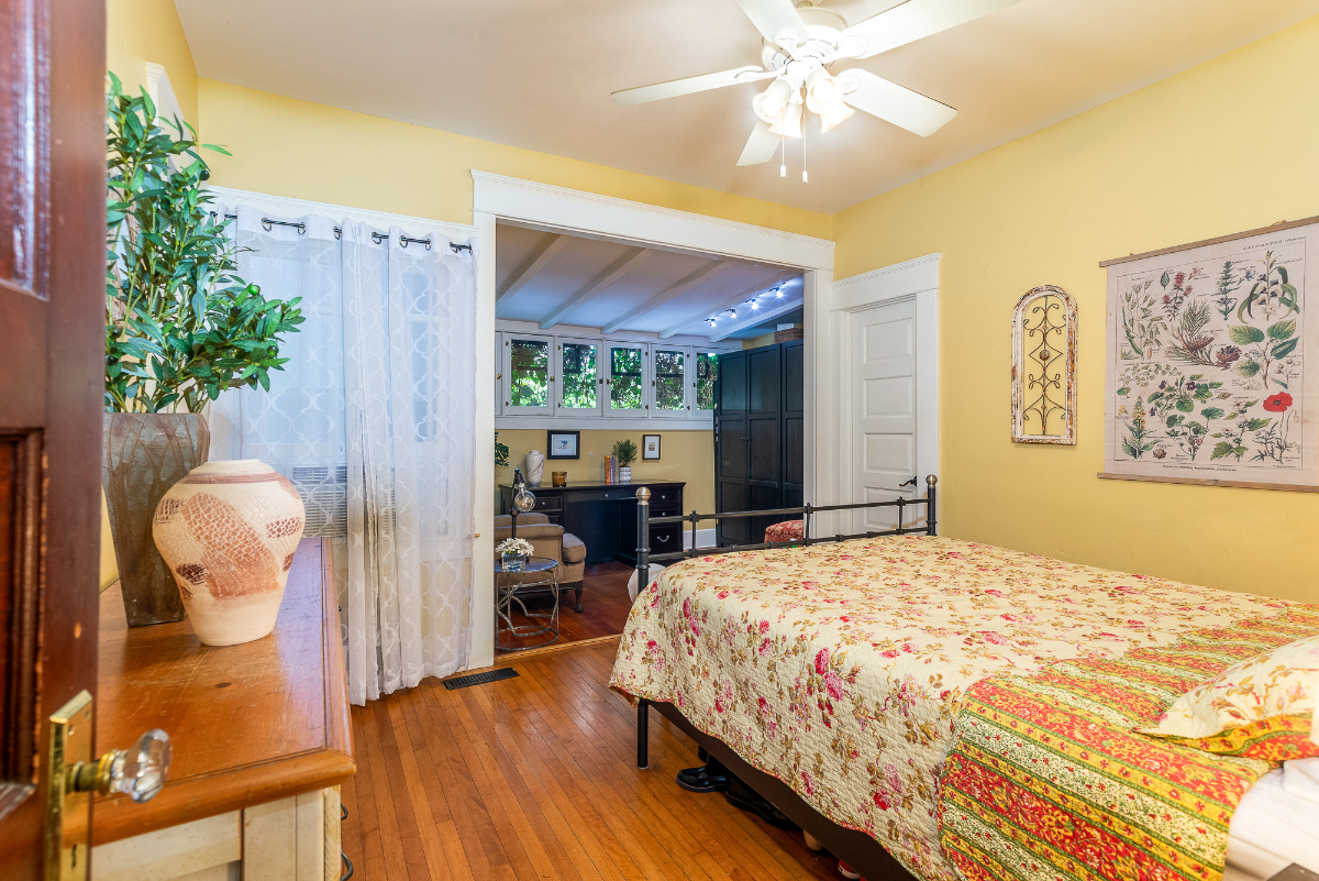 Adorable Spacious 2 bed home in historic Mission Hills neighborhood - Photo 6