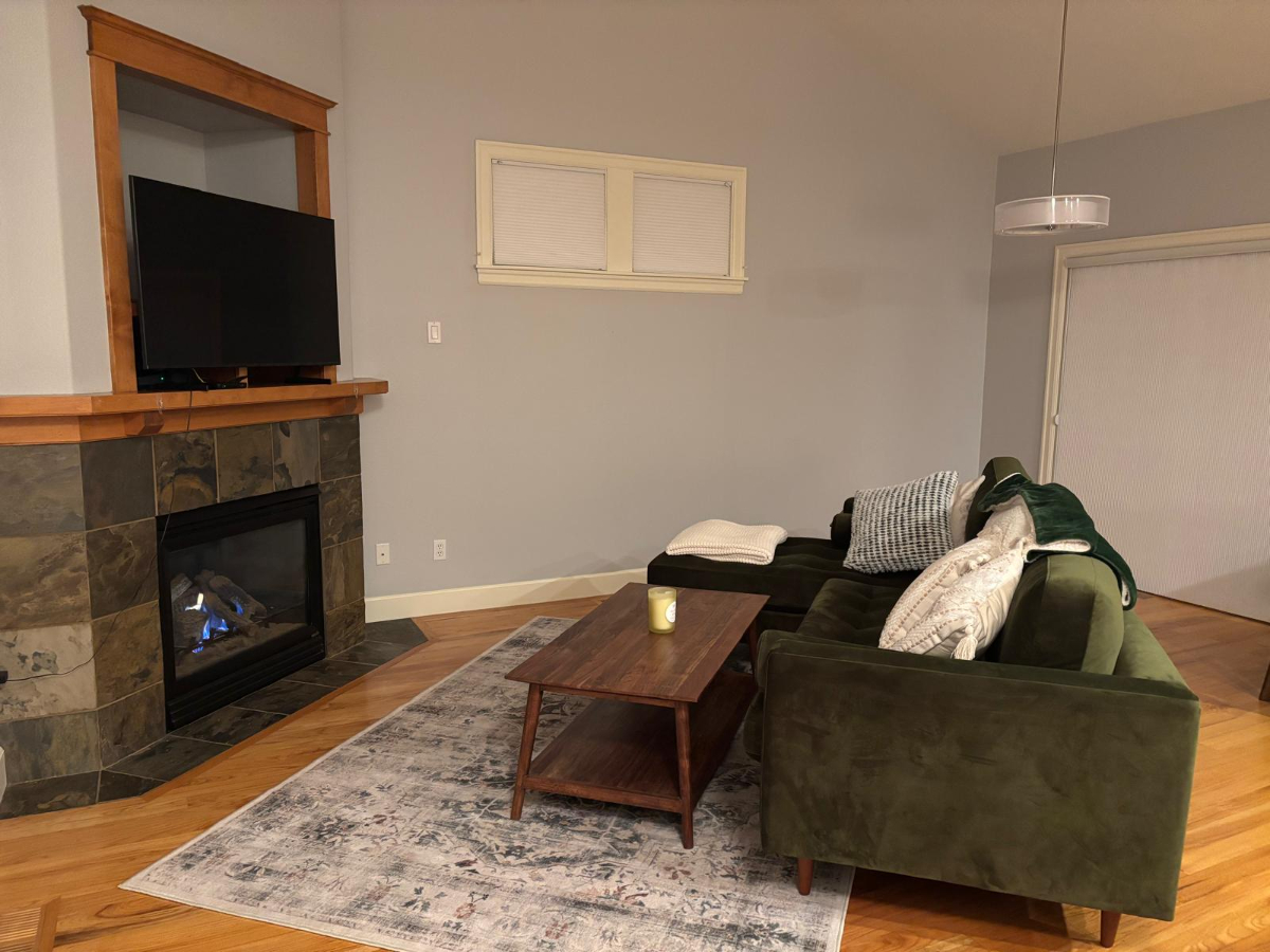 Bend Townhome - Photo 6