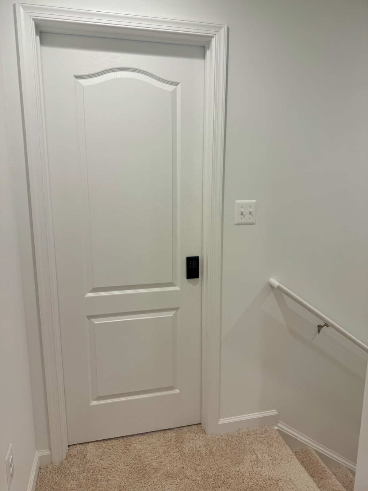 Fully furnished bedroom , with full bathroom, mini fridge, TV,  and walk in closet - Photo 6
