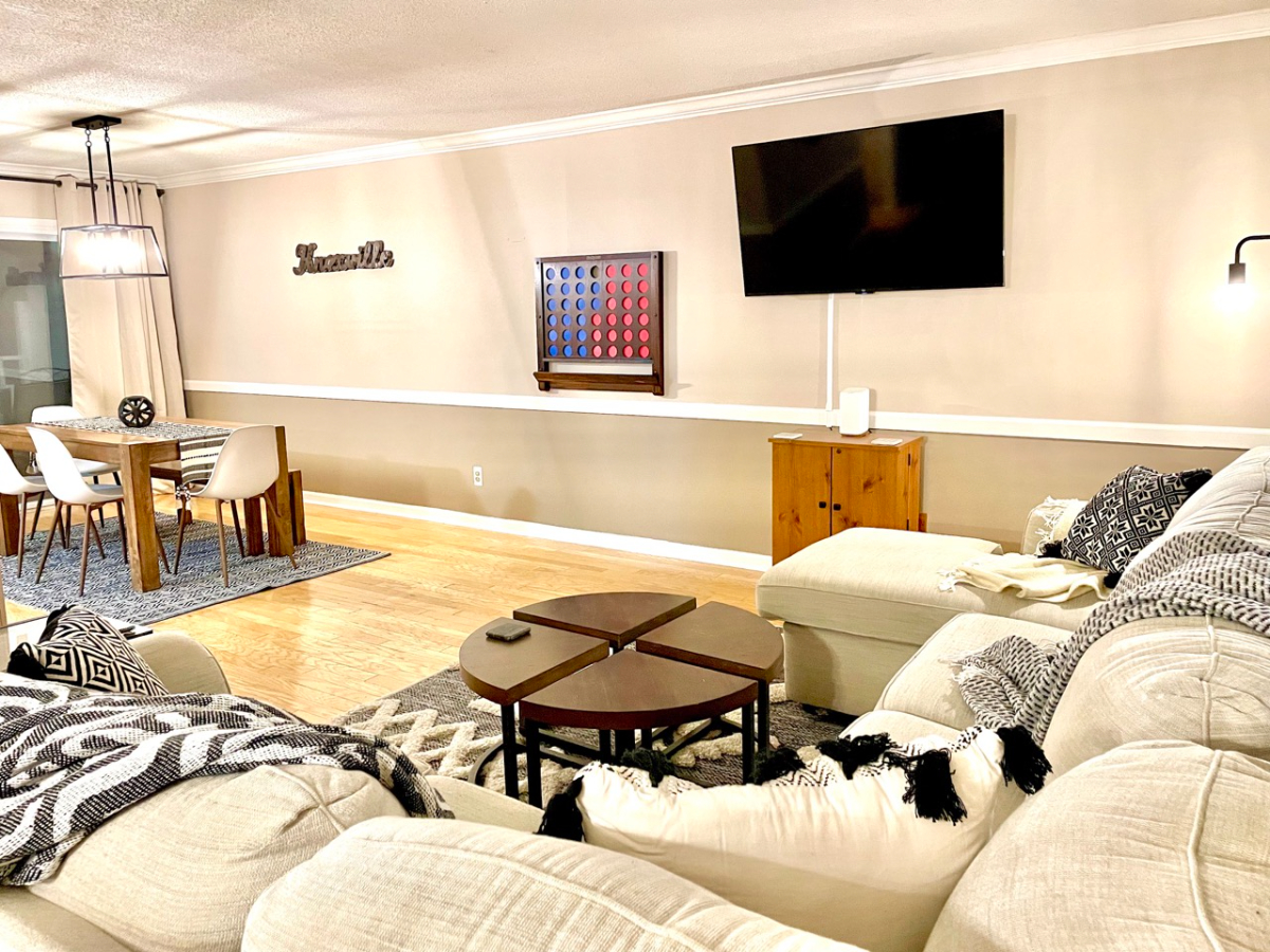 Entire House, 4 King Bedrooms, Hot Tub, Fenced Yard, Fast Wifi - Photo 3