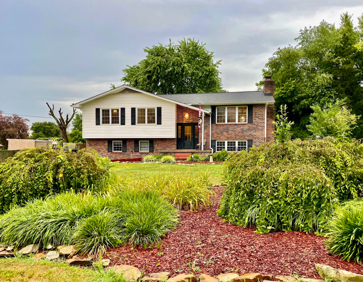 Entire House, 4 King Bedrooms, Hot Tub, Fenced Yard, Fast Wifi