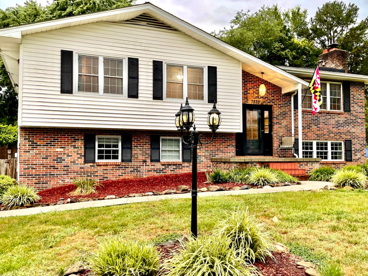 Entire House, 4 King Bedrooms, Hot Tub, Fenced Yard, Fast Wifi - Photo 2