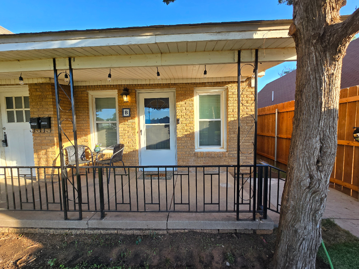 Easy Living in Delightful Duplex - Photo 2