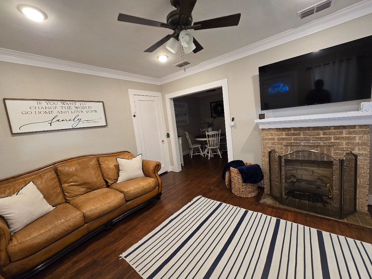 Easy Living in Delightful Duplex - Photo 4