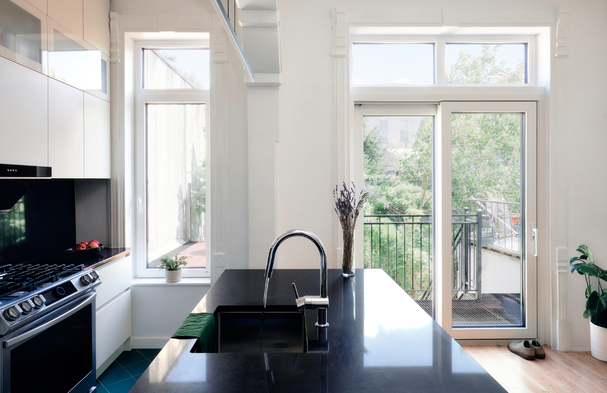 Historic Park Slope Brownstone, fully renovated, with garden, 3 blocks from  Park, 20min from Manhat - Photo 3