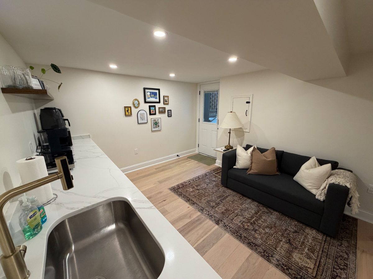 Private 1 bed/1bath Apartment in Charming Bloomingdale - Perfect for Traveling Nurses (walking dista - Photo 2