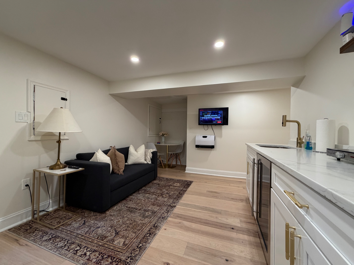 Private 1 bed/1bath Apartment in Charming Bloomingdale - Perfect for Traveling Nurses (walking dista - Photo 1
