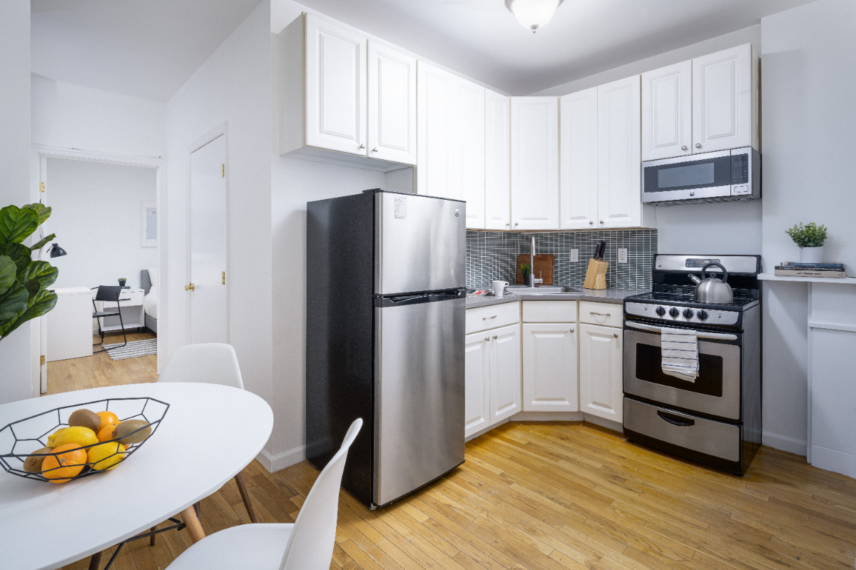 224 E 59th St - Photo 5