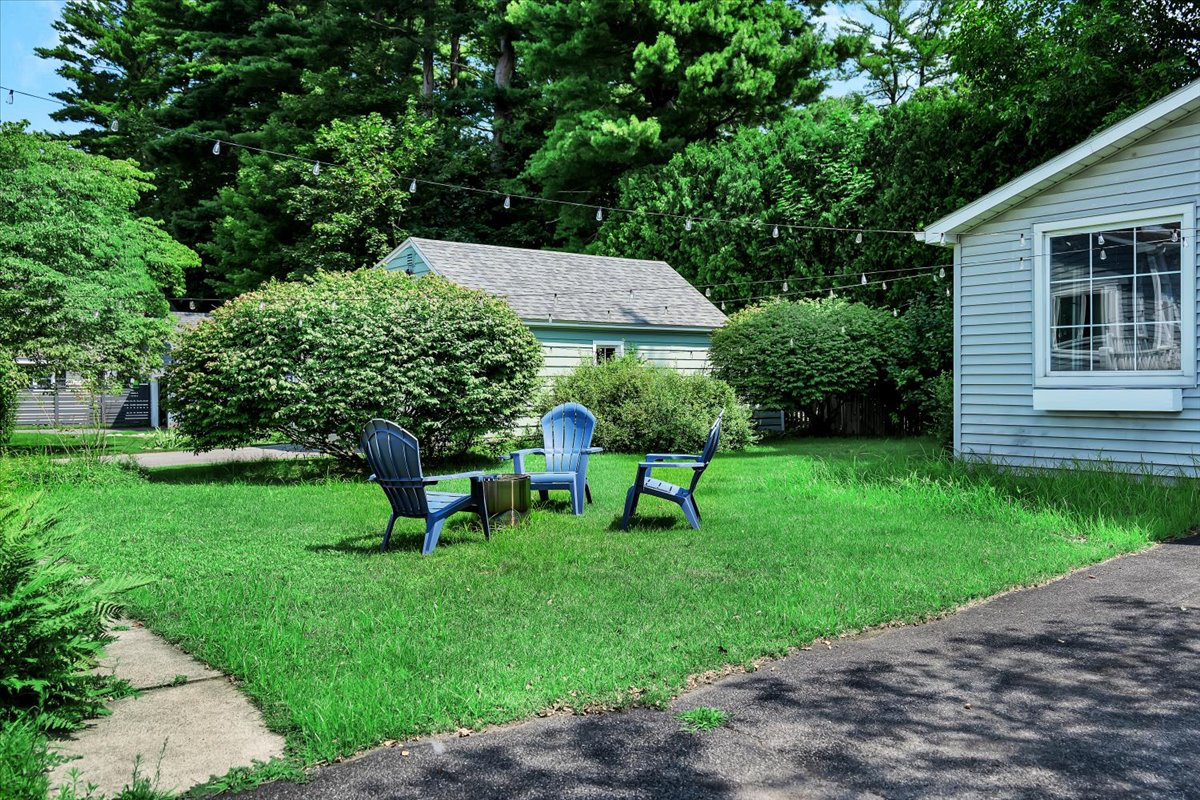 Furnished 3BR House / Garage / Across from Park / Suite-Style Basement - Photo 7