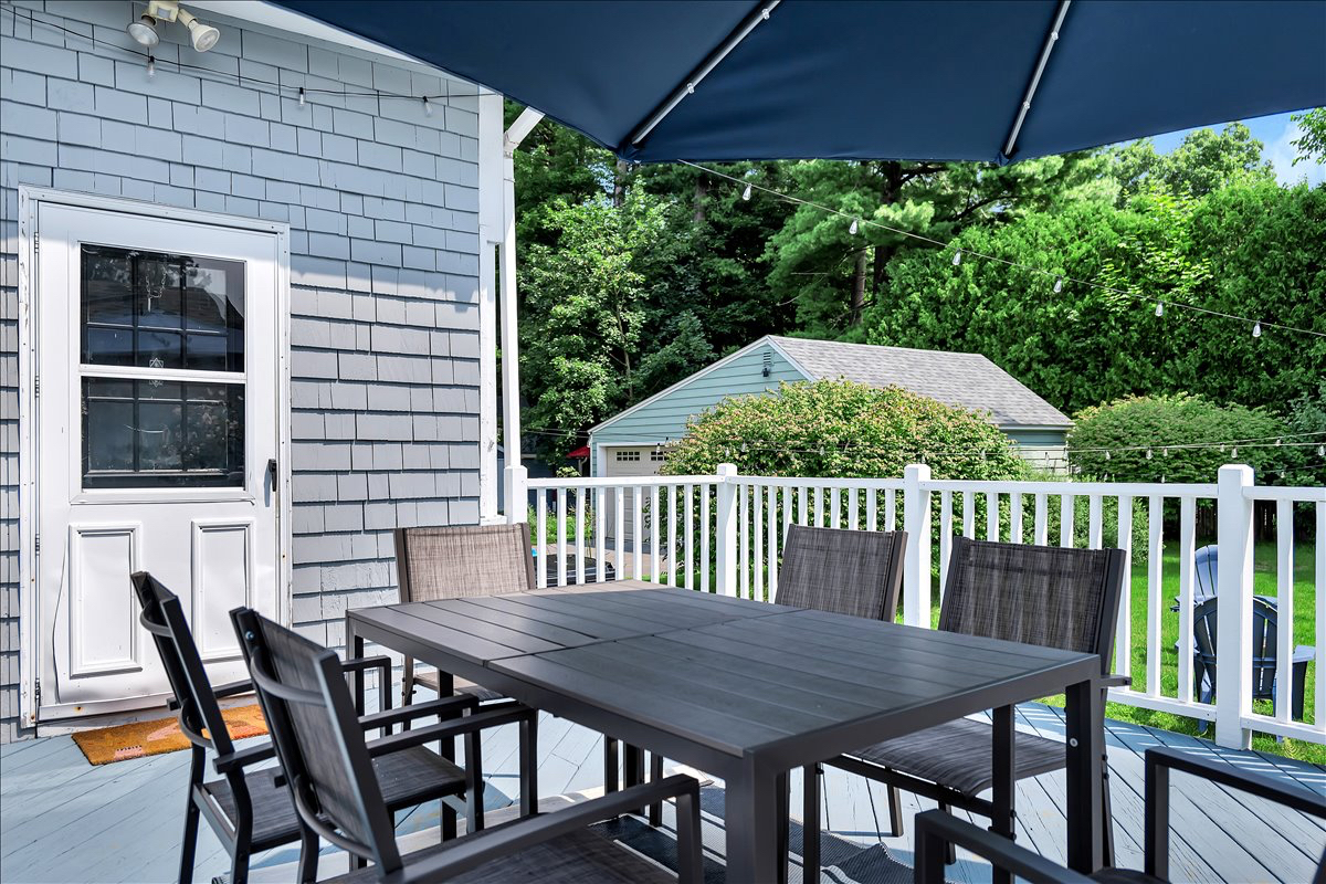 Furnished 3BR House / Garage / Across from Park / Suite-Style Basement - Photo 8