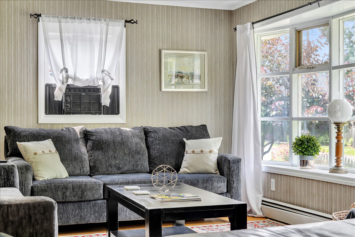 Furnished 3BR House / Garage / Across from Park / Suite-Style Basement - Photo 10