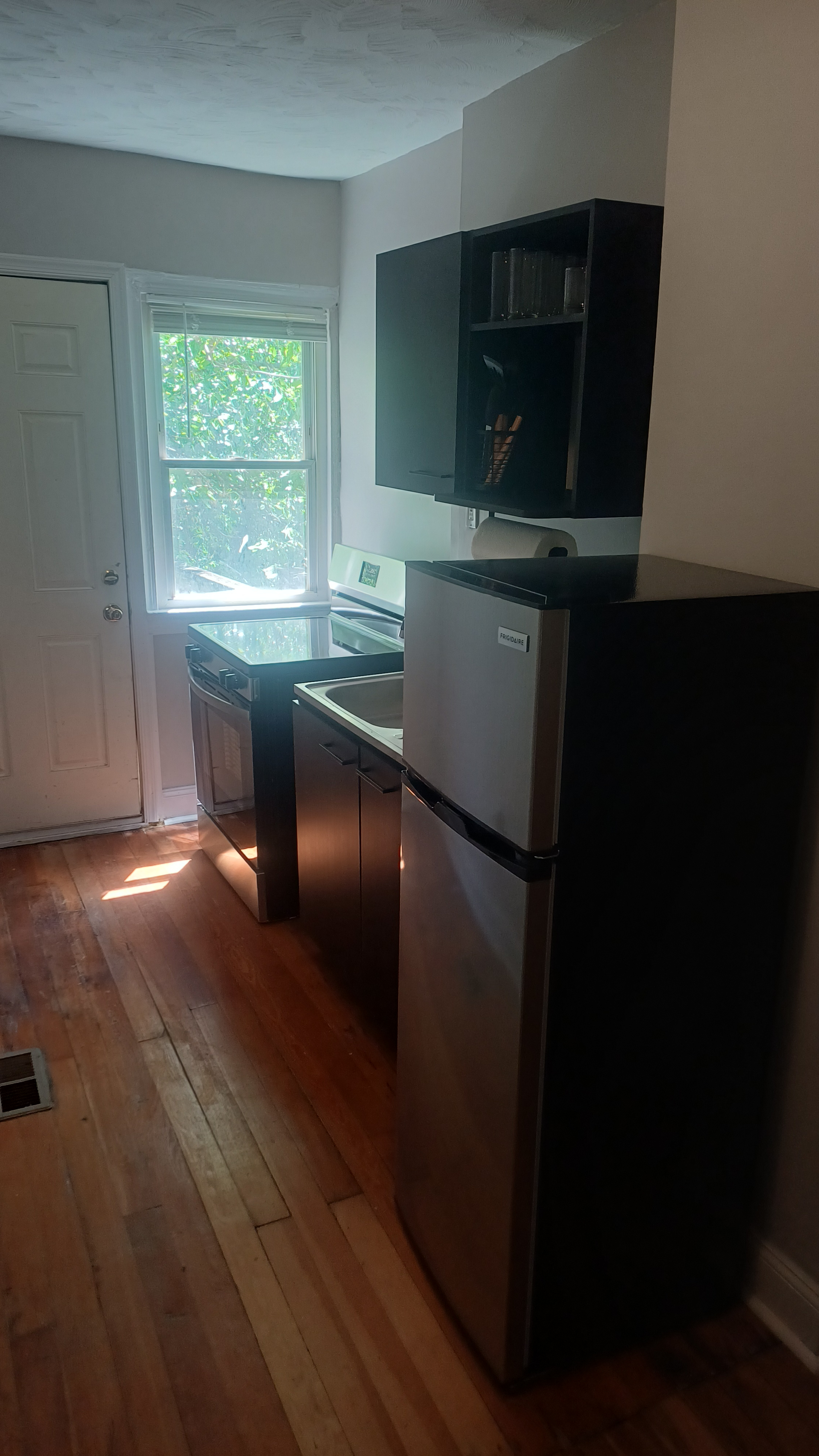 Modern and Cozy One Bedroom Apartment in Deanwood - Photo 3
