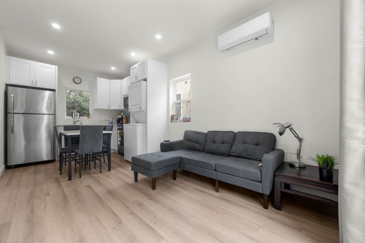 Available Los Angeles Luxury 1 bedroom ADU -Right by hospitals-Fully Furnished-Pets Welcome-Utilities Included - Photo 1