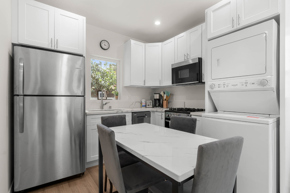 Available Los Angeles Luxury 1 bedroom ADU -Right by hospitals-Fully Furnished-Pets Welcome-Utilities Included - Photo 6