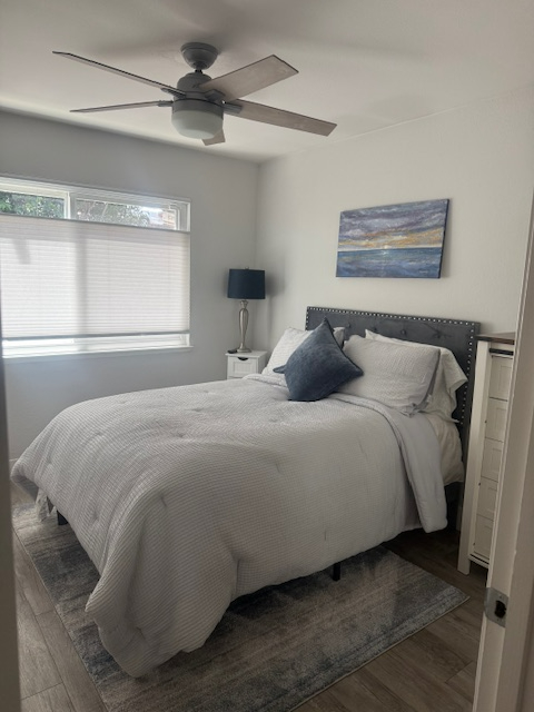 Private Room + Private Remodeled Bath | Just 1 Housemate | 5 Hospitals in 10 Min | In-Unit Laundry, Driveway Parking, Workstation - Photo 2