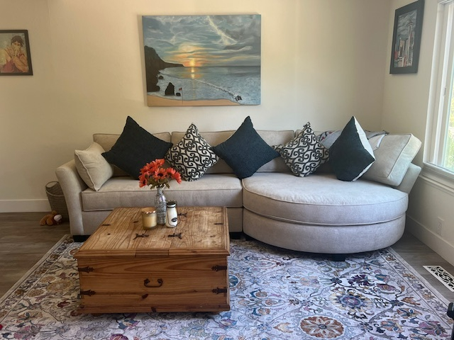 Private Room + Private Remodeled Bath | Just 1 Housemate | 5 Hospitals in 10 Min | In-Unit Laundry, Driveway Parking, Workstation - Photo 5