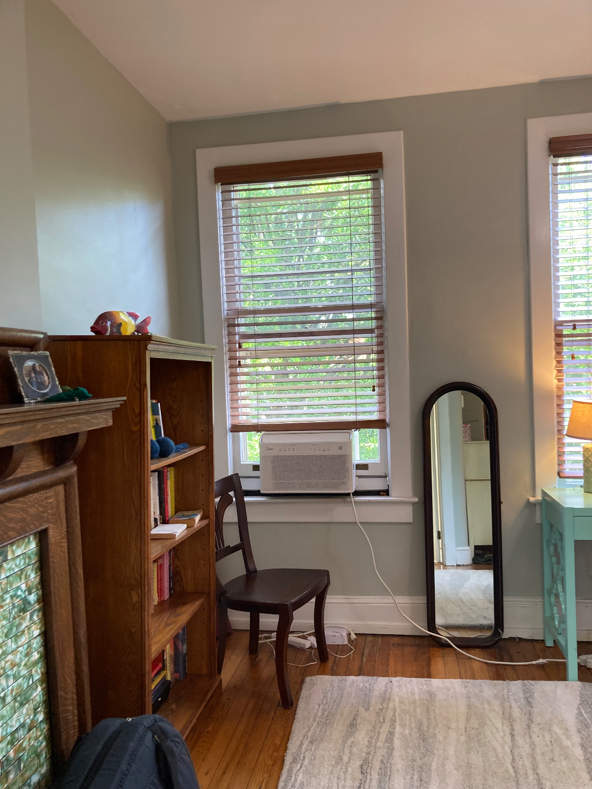 SPACIOUS LIGHT-FILLED FURNISHED ROOM - Photo 2