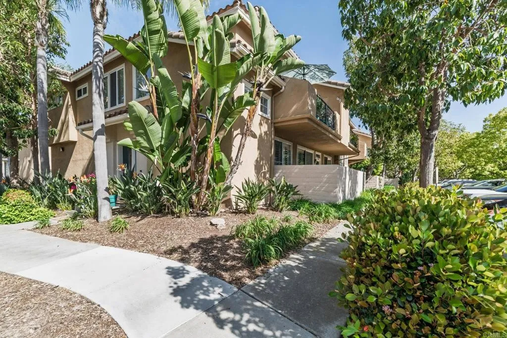 Polished, Cozy Condo Near the Beach, the Racetrack, the Hospital - and Dining and Shopping Galore - Photo 3