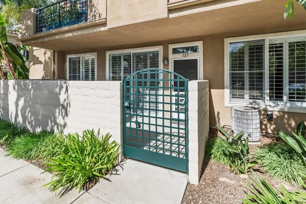 Polished, Cozy Condo Near the Beach, the Racetrack, the Hospital - and Dining and Shopping Galore - Photo 2