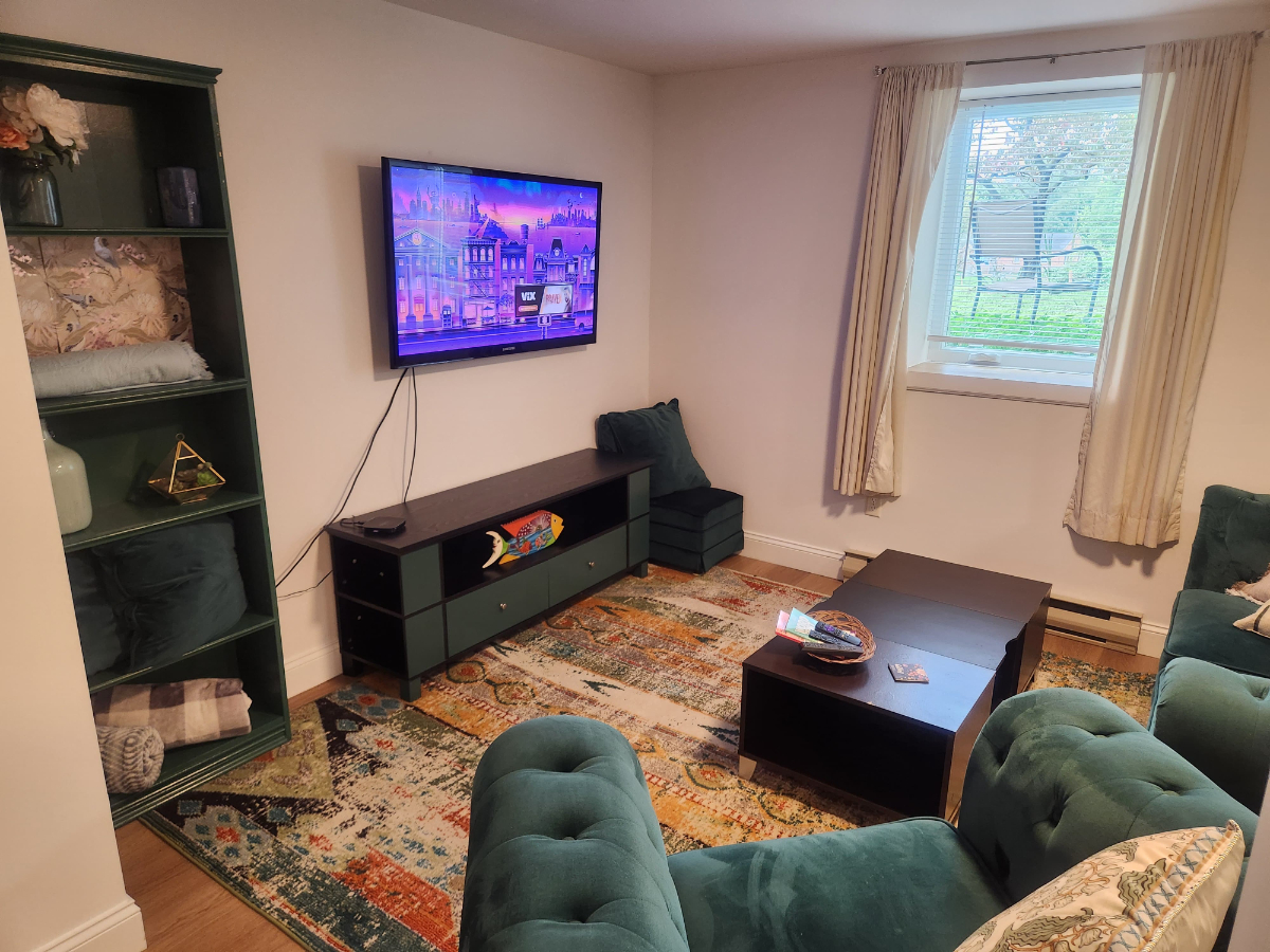 The Clover Room - Furnished, with Pvt Bath - Photo 10