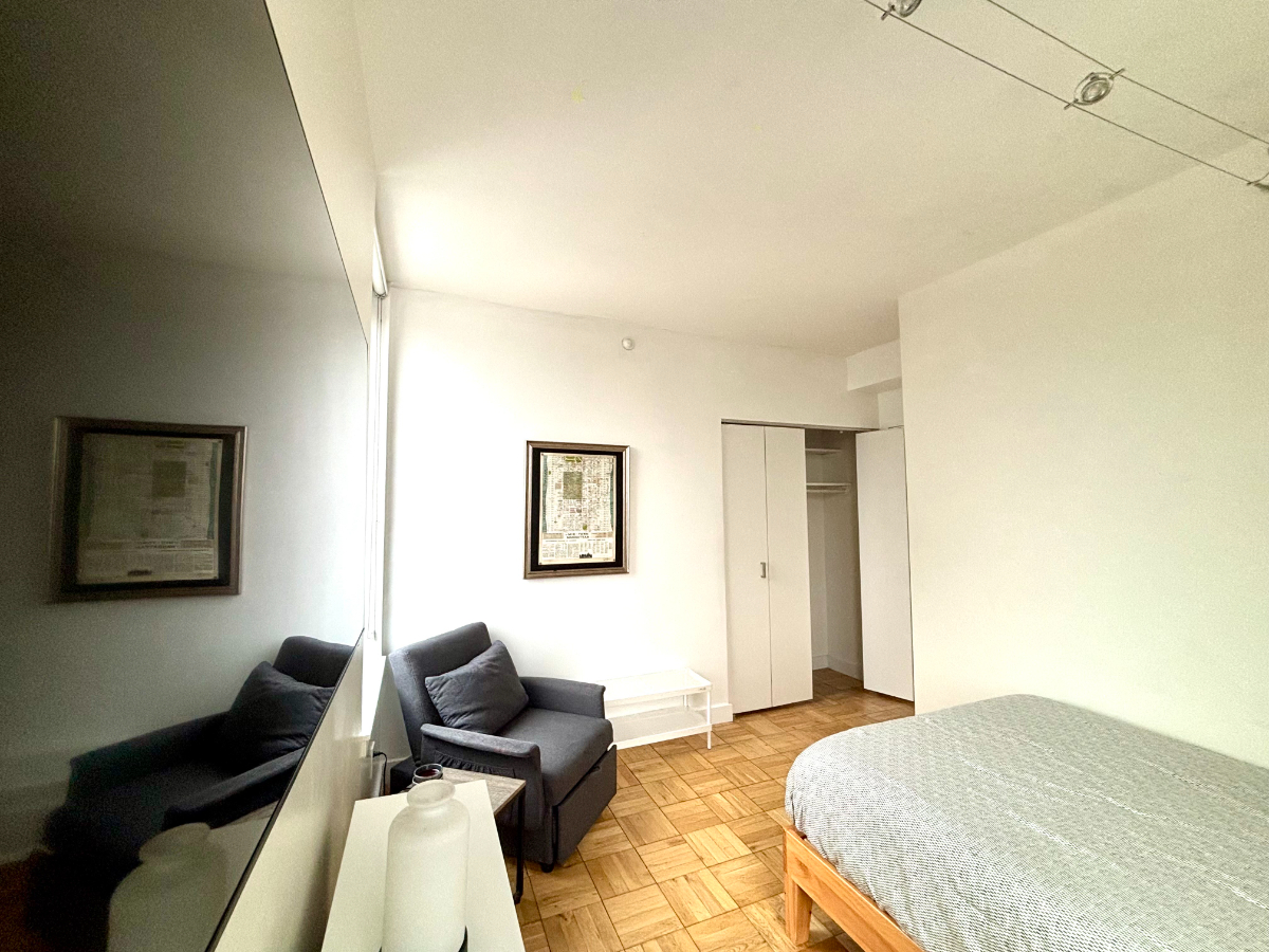Private Room in Luxury Manhattan Building on The High Line NYC - Photo 2
