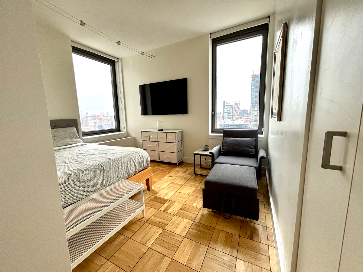Private Room in Luxury Manhattan Building on The High Line NYC - Photo 3
