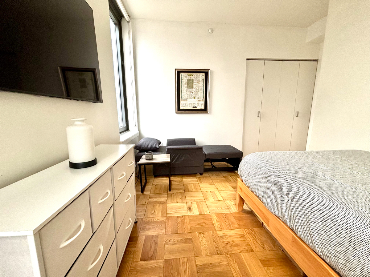 Private Room in Luxury Manhattan Building on The High Line NYC - Photo 4