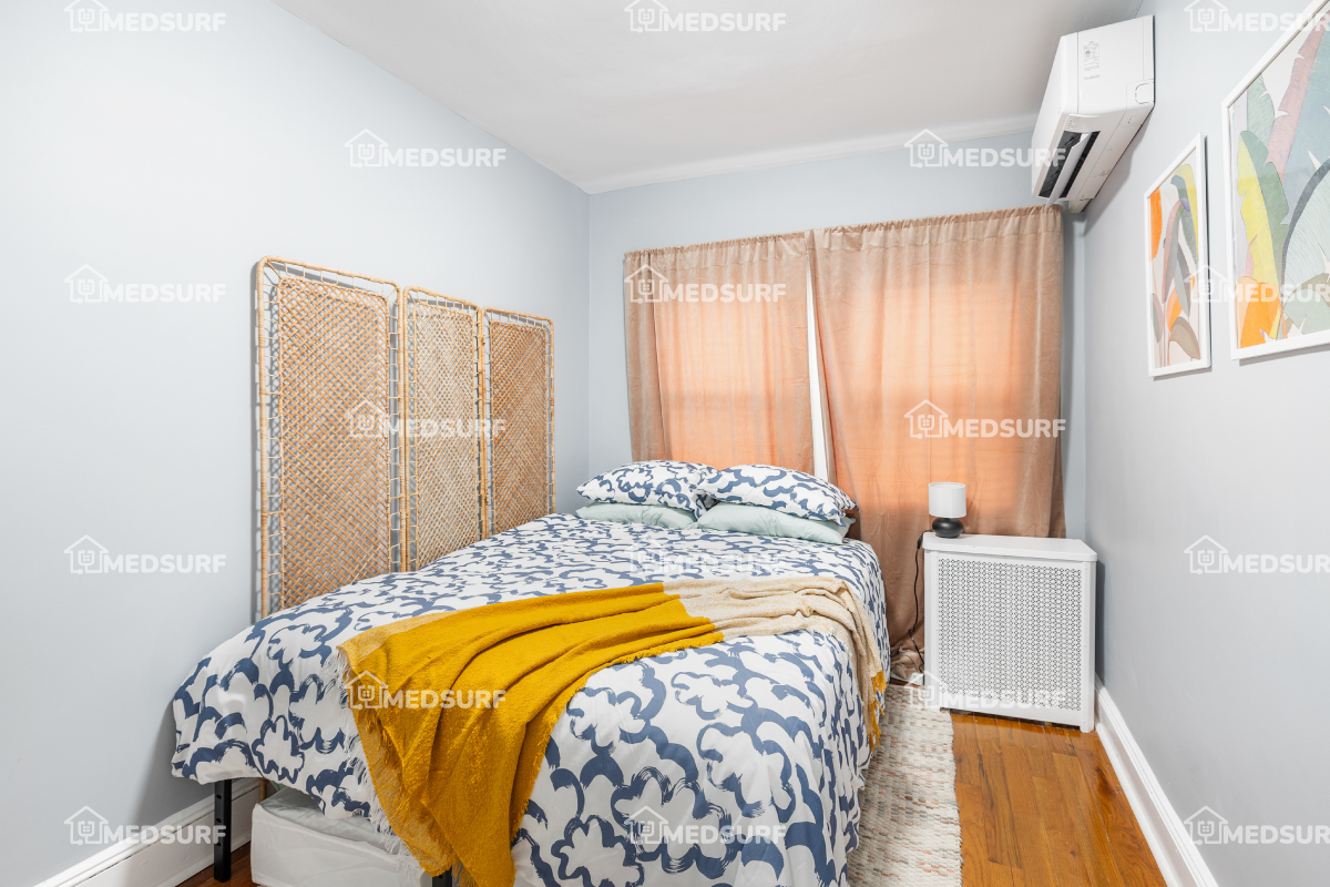 Spacious 3 bedroom Home in Queens only 7mins to LaGuardia - Photo 1