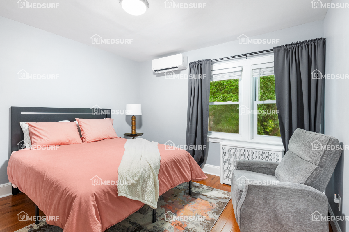 Spacious 3 bedroom Home in Queens only 7mins to LaGuardia - Photo 2