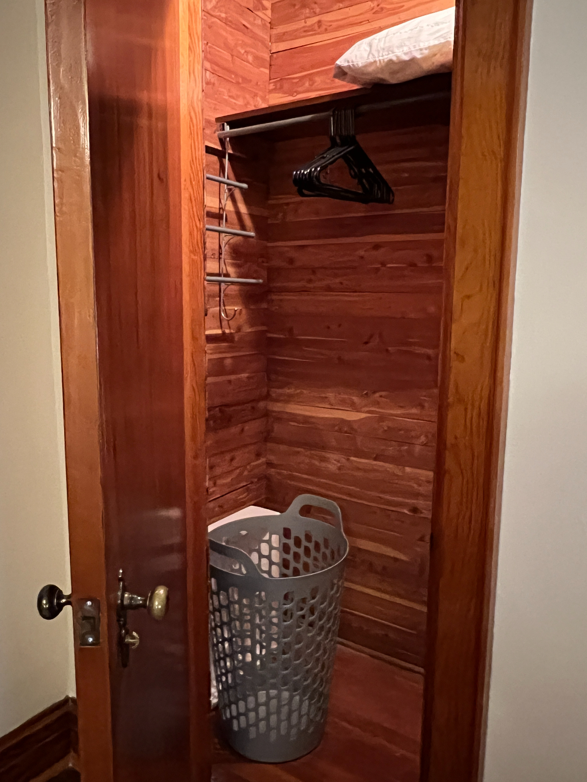 Private Rooms, Shared House - Quiet, Affordable & Furnished Room 1 - Photo 3