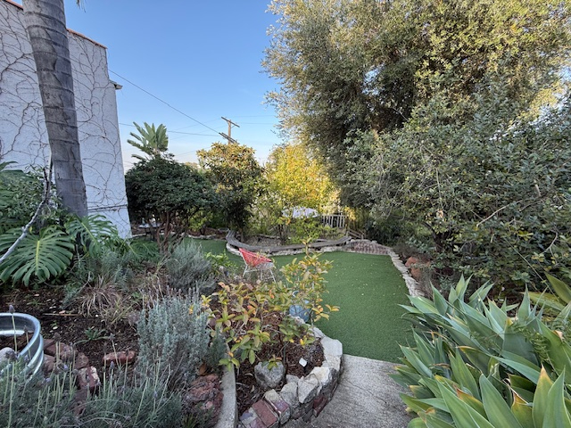 Silver Lake (1000sqft) Newly Renovated - Custom Furniture - Photo 4
