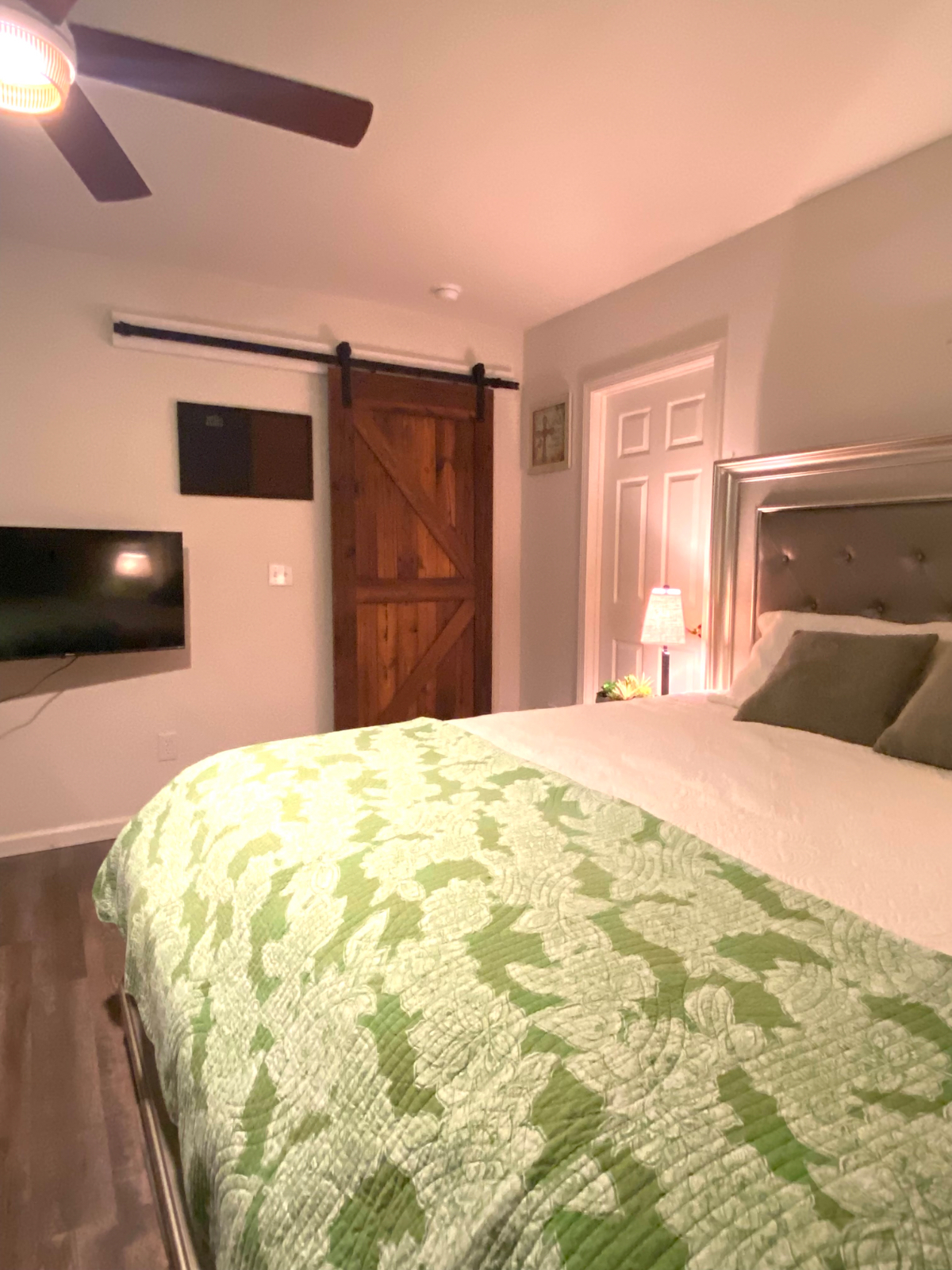 PRIME NASHVILLE LOCATION  MASTER SUITE - Photo 6